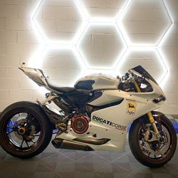 2013 Ducati 1199s ( Rare Color )