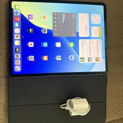 iPad Pro 12.9” , 4th Generation,  128gb, WIFI + Cellular. ( unlocked) 100% battery life