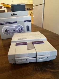 Super Nintendo Classic Edition + 3 Controllers
