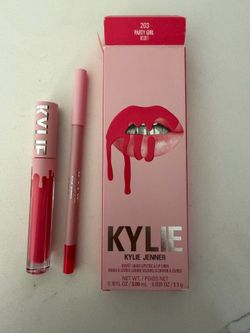 Kylie Jenner velvet liquid lipstick & lip liner