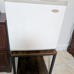 Haier mini Fridge 1.8cu ft refrigerator + stand
