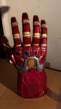 Hasbro Marvel Legends Iron Man Nano Gauntlet – Electronic Lights & Sounds