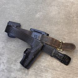 ⭐️TEX SHOEMAKER & SONS Black Leather  Basketweave Holster Police Belt Vintage 34