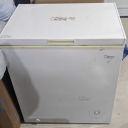 Midea chest freezer, 5 cubic feet