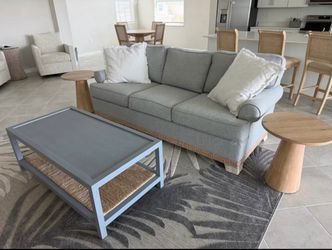 🔥 Living Room Set – Couch + Tables – Like New – Moving Sale 🔥