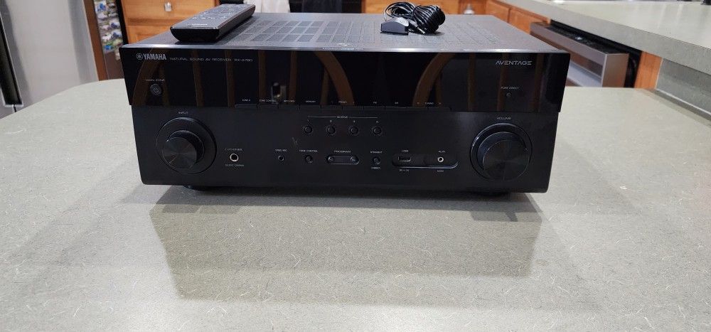 Yamaha RX 780 Dolby Atmos 7.2