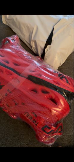 Woman’s steel toe shoes