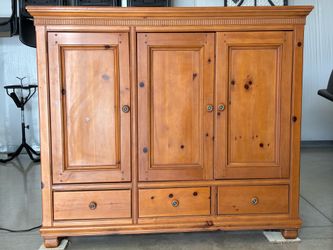 Pine wood entertainment unit