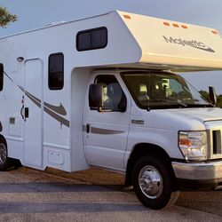 2019 Thor Majestic 23A | Starlink + Victron Lithium Power | Off-Grid A/C | Tow 5,000 lbs