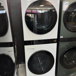 LG Washtower - Ventelss Dryer / 220v