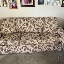 🌸Flower Couch, 🌸 Beige Pullout Bed Couch