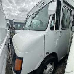 2000 workhorse Step Van Parts Truck ( Runs and Drives)