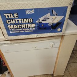 TILE CUTTING MACHINE 7" DIAMOND BLADE $90 FIRM PRICE 