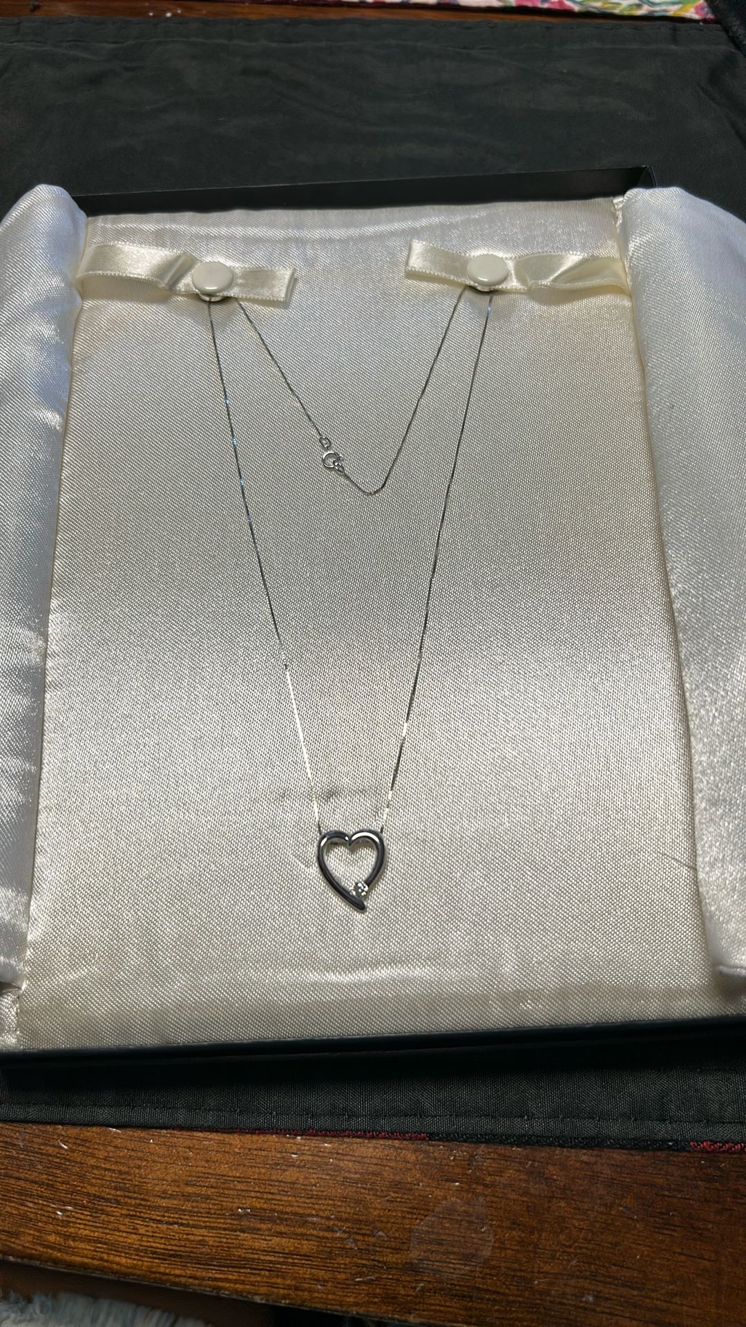 10k whitw gold diamond heart