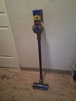 DYSON Stick vacuum. V8 Animal +