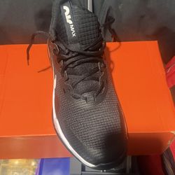Size 9 1/2 Nike Alpha Air Max Trainer Five