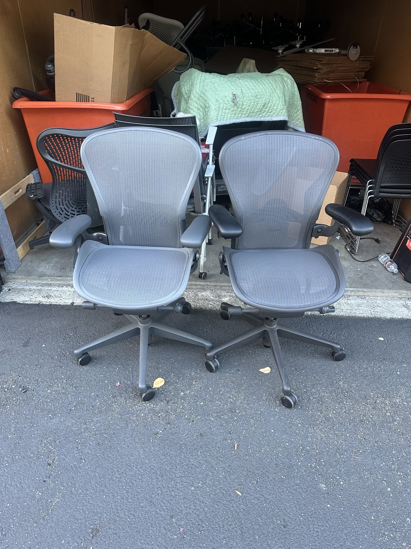 Fully Loaded Herman Miller Remastered Aeron! Size B!