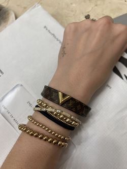 Louis Vuitton Essential V Bracelet  Louis vuitton bracelet, Louis vuitton,  Bracelets