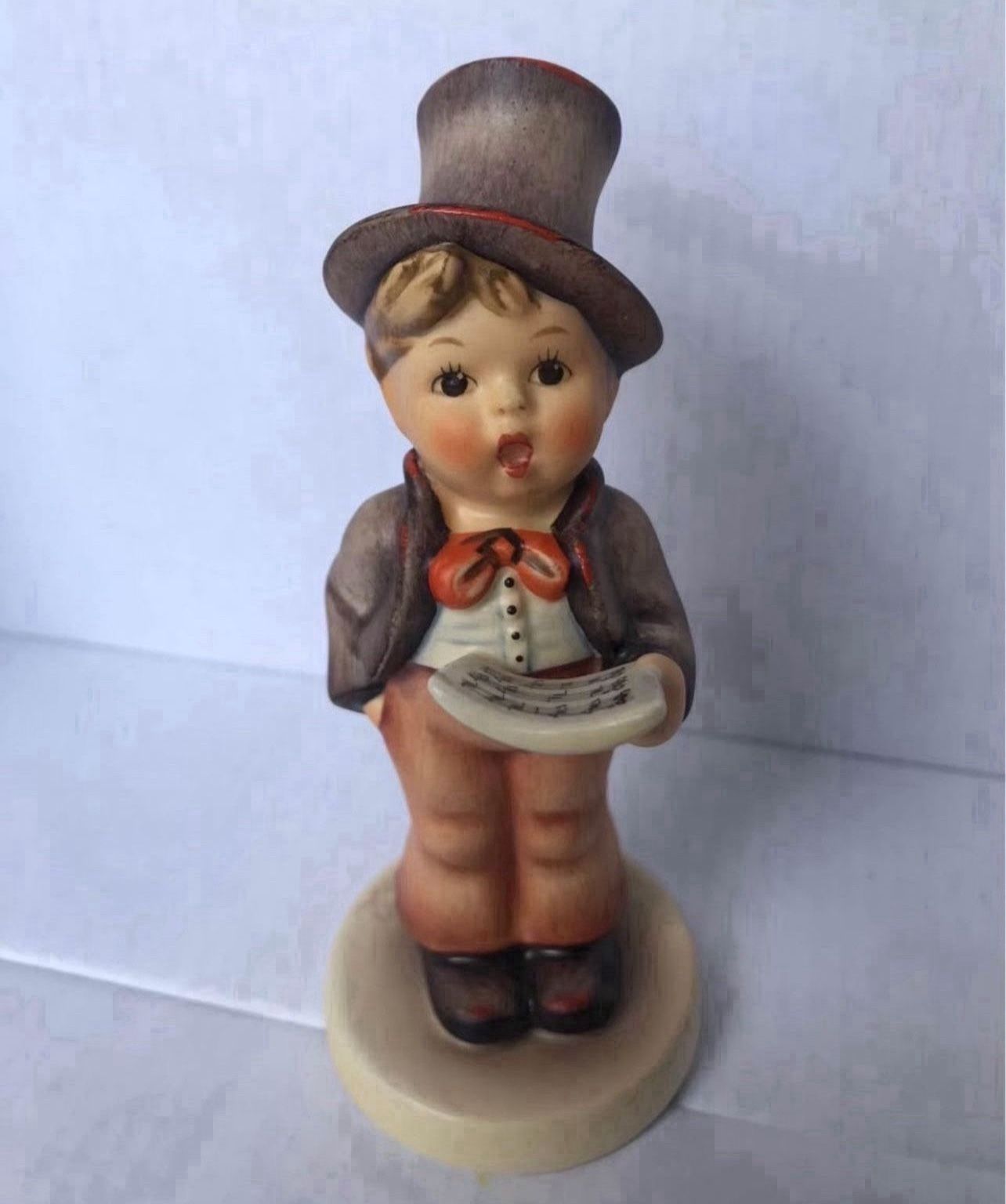 VINTAGE HUMMEL “Street Singer” PORCELAIN FIGURINE #131 - 5” - TMK-6