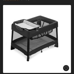 4 Moms Pack n Play + changer