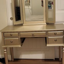 Makeup Desk with Mirror 