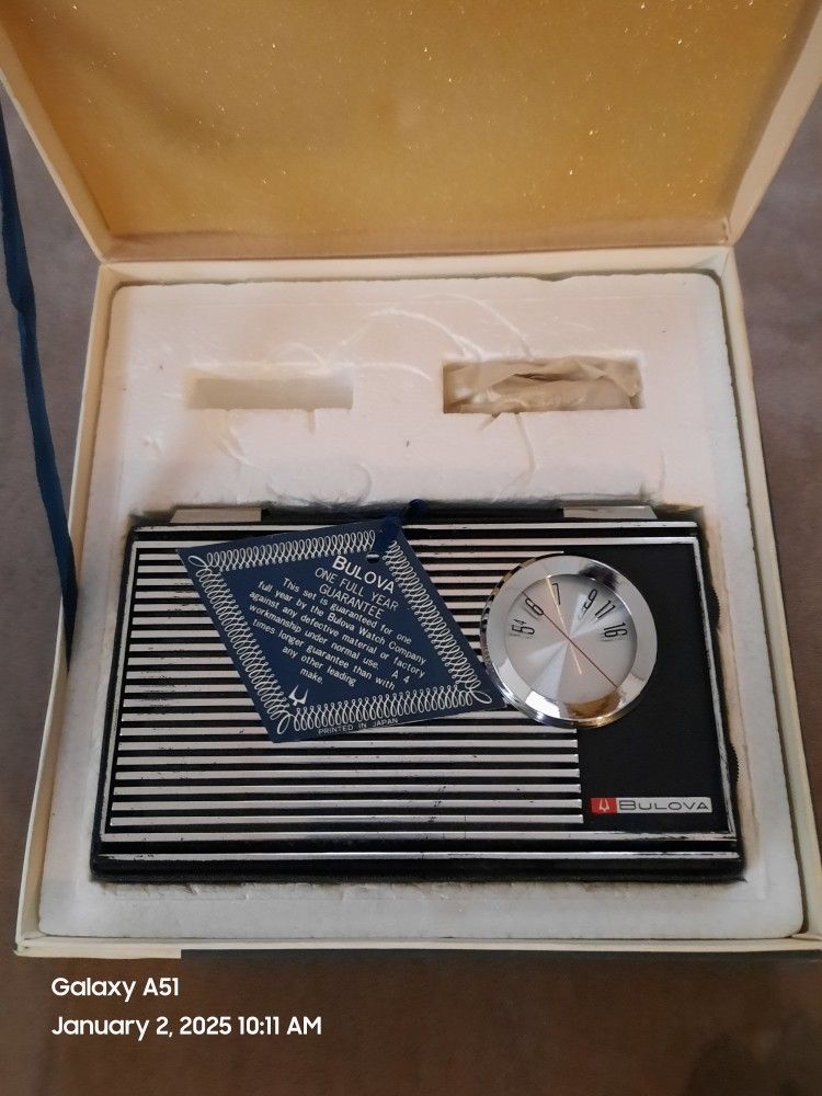 1965 BULOVA LIDO TRANSISTOR RADIO 1550 SERIES