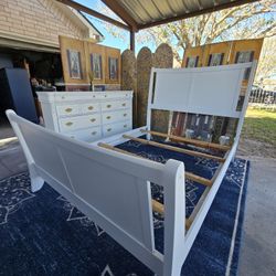 Queen Size With 8 Drawer Dresser