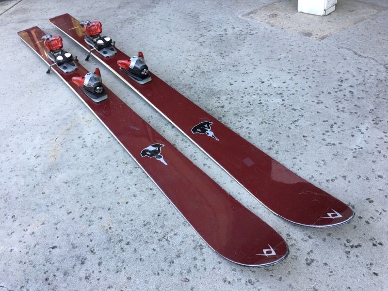 Volkl Explosive Powder skis with sweet Salomon S914 bindings