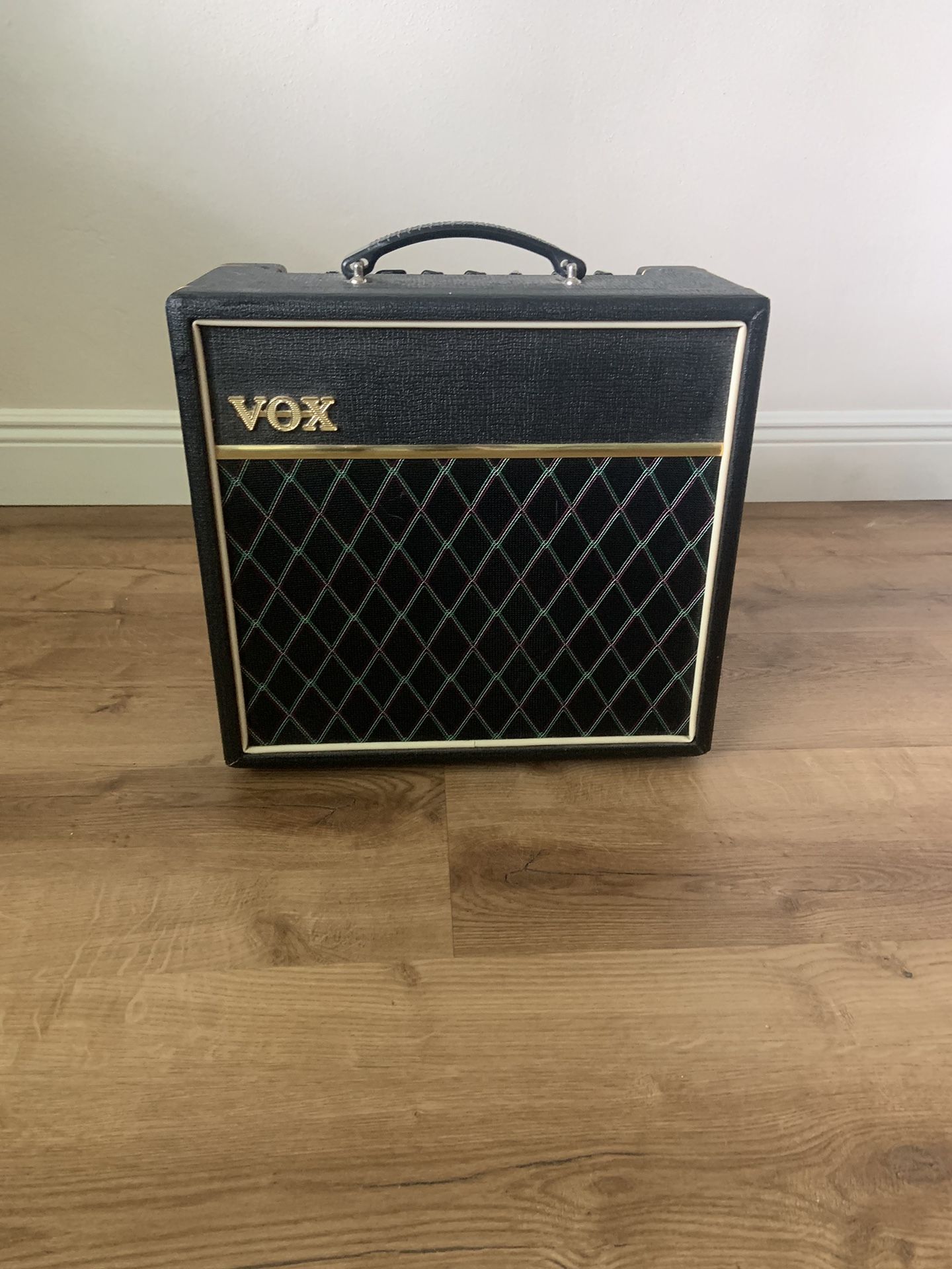 Vox Guitar Amp and Stand/Cord