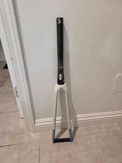 Carbon Bicycle Fork 700c / 28.6mm-1 1/8 Inch Top tapered to 38mm-1.5 Inch Bottom Crown