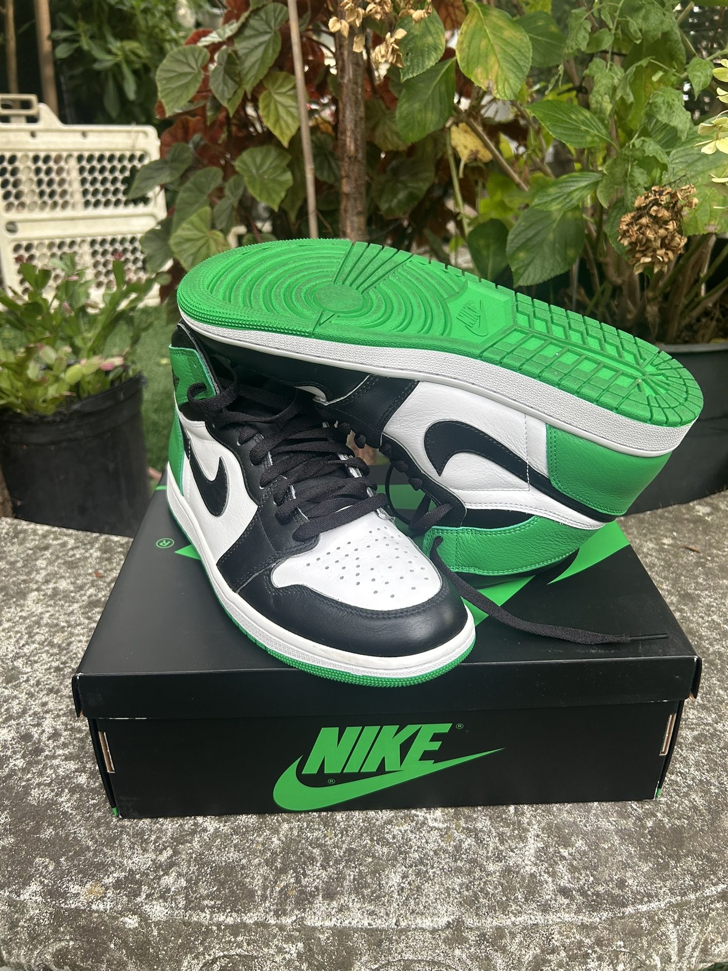 JORDAN 1 HIGH LUCKY GREEN - SIZE 10