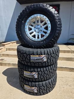 17" DirtyLife rims w/ 35x12.50R17 Ridgecrawler RT tires