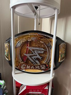 Wwe authentic spinner belt and figures
