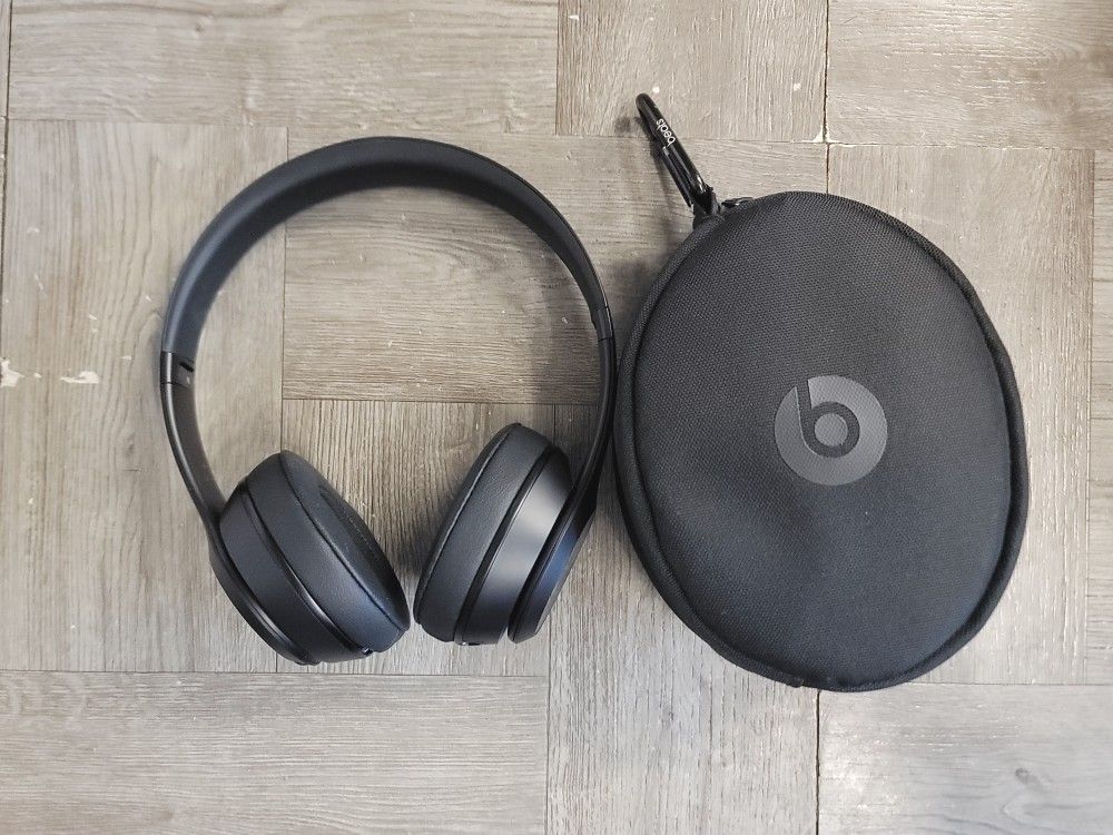 Beats Solo3 Wireless On-Ear Headphones - Apple W1 Headphone Chip, Class 1 Bluetooth, 40 Hours of Listening Time, Built-in Microphone - Black