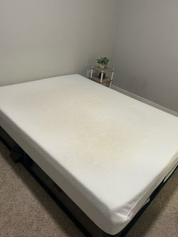 Queen bed mattress - can include bedding