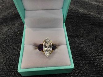 Women's Ring - Yellow Gold 10k (.417) 3.9 grams Size 8