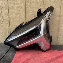 2022 2023 TOYOTA TUNDRA RIGHT SIDE HEADLIGHT OEM USED