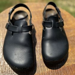 Birkenstock Leather Clog Size 40 is Womens 9-9.5, Mens 7-7.5