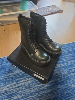 Green Rub-Off 10-Eye Double Decker Boot