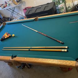 8’ POOL TABLE 