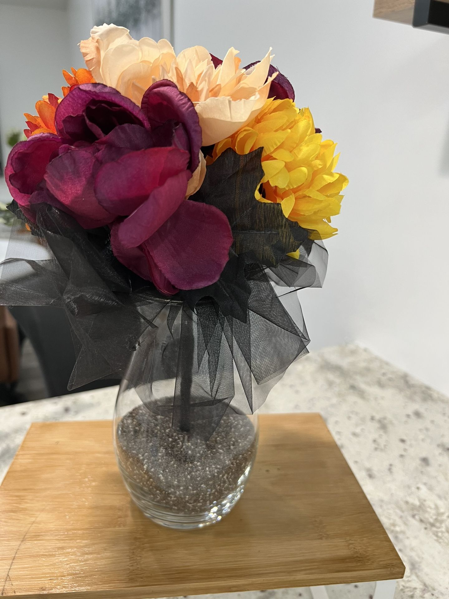 Vase w/flowers