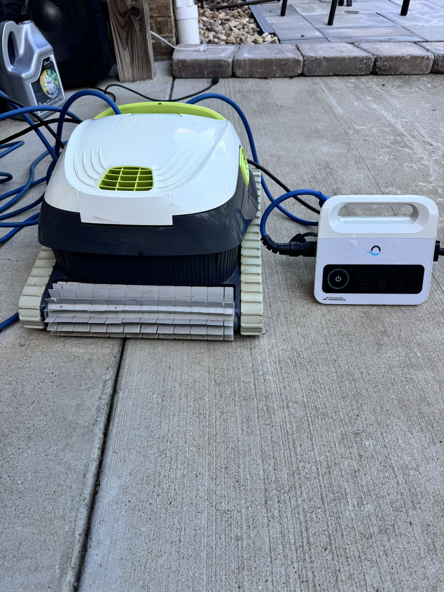 MAYTRONICS DOLPHIN T35 ROBOTIC POOL CLEANER