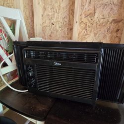 MIDEA window AC Unit.  ( Brand NEW ) 