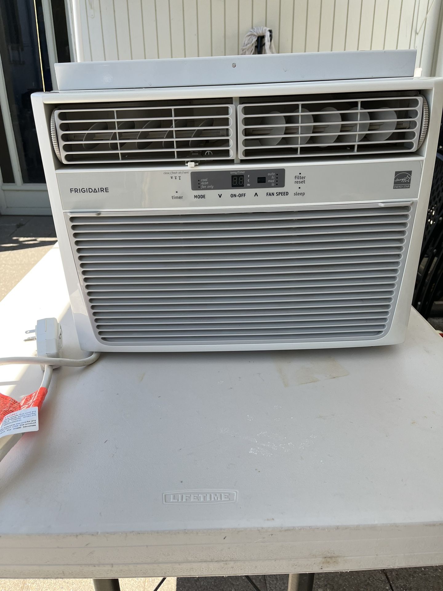 Frigidaire Window Ac 12,000. UBT