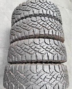 285/75/18 vendo un set de llantas marca Goodyear con un 80% de vidas las 4