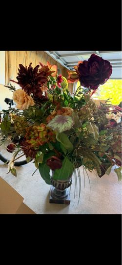 arrangement Large vase and floral arrangement