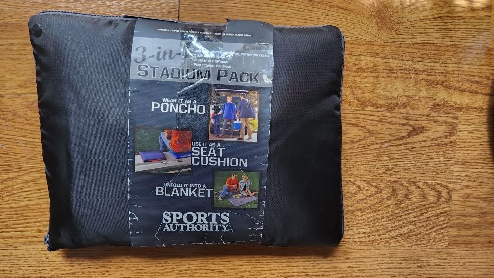 NWT Stadium Seat Game Poncho Travel Blanket Sport Pack Tailgate Camp