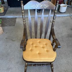 Traditional Style Wood Rocking Chair