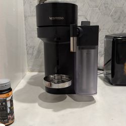 Nespresso Coffee Machine With Frother 