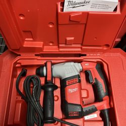 Milwaukee 5.5 Amp 5/8 in. Corded SDS-plus Concrete/Masonry Rotary Hammer Drill Kit with Case